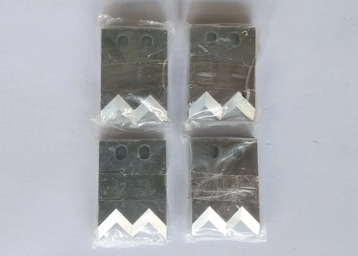 白钢刀片，钨钢刀片，平槽刀片，剥皮机钨钢刀片，高速钢刀片，单丝钨钢刀片，双丝钨钢刀片，一对端子刀片，3F空气剥皮机刀片，一件单丝高速钢刀片，一件双丝高速钢刀片，2000#模具刀片， 同轴机械刀片， 白钢刀片