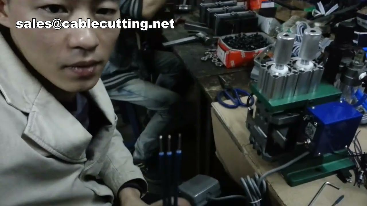 半自动废铜线剥皮扭线机，高效回收铜线设备